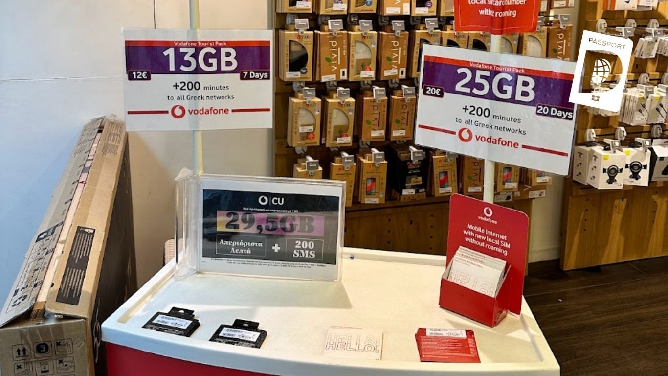 Yunanistan'da Vodafone turist SIM kart paketleri sergileyen mağaza standı