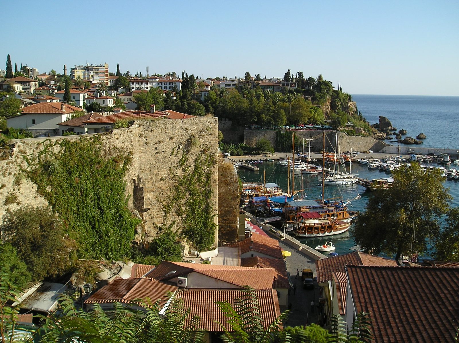 Batı Antalya'nın Unutulan Vapurları: Kaş'tan Kalkan'a Denizden Giden Yıllar
