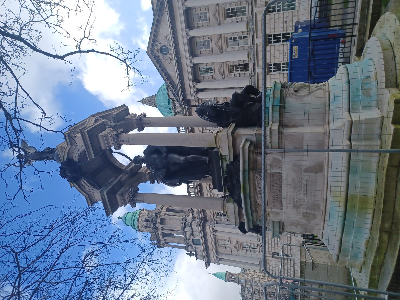 Belfast'ta Bir Anıtın Kaidesinde İstanbul Yazıyor: Lord Dufferin'in Dünyayı Dolaşan Kariyeri