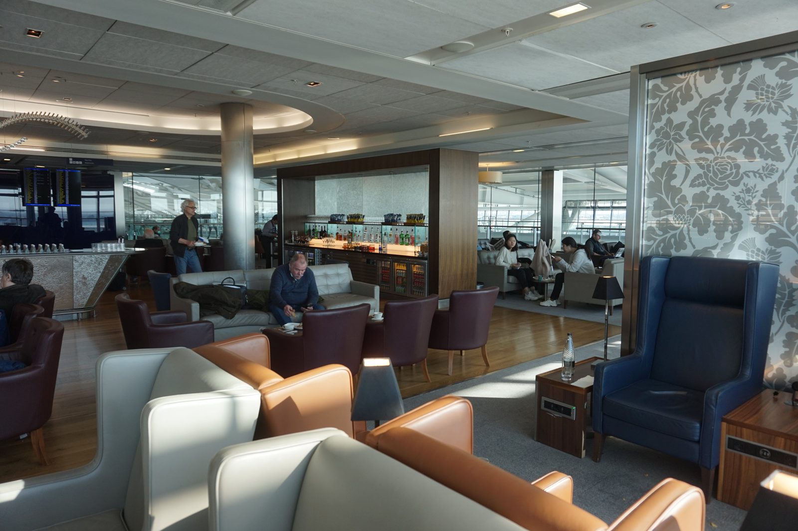 Havalimanı Lounge Erişimi ve Priority Pass: Kime Değer, Nasıl Girilir