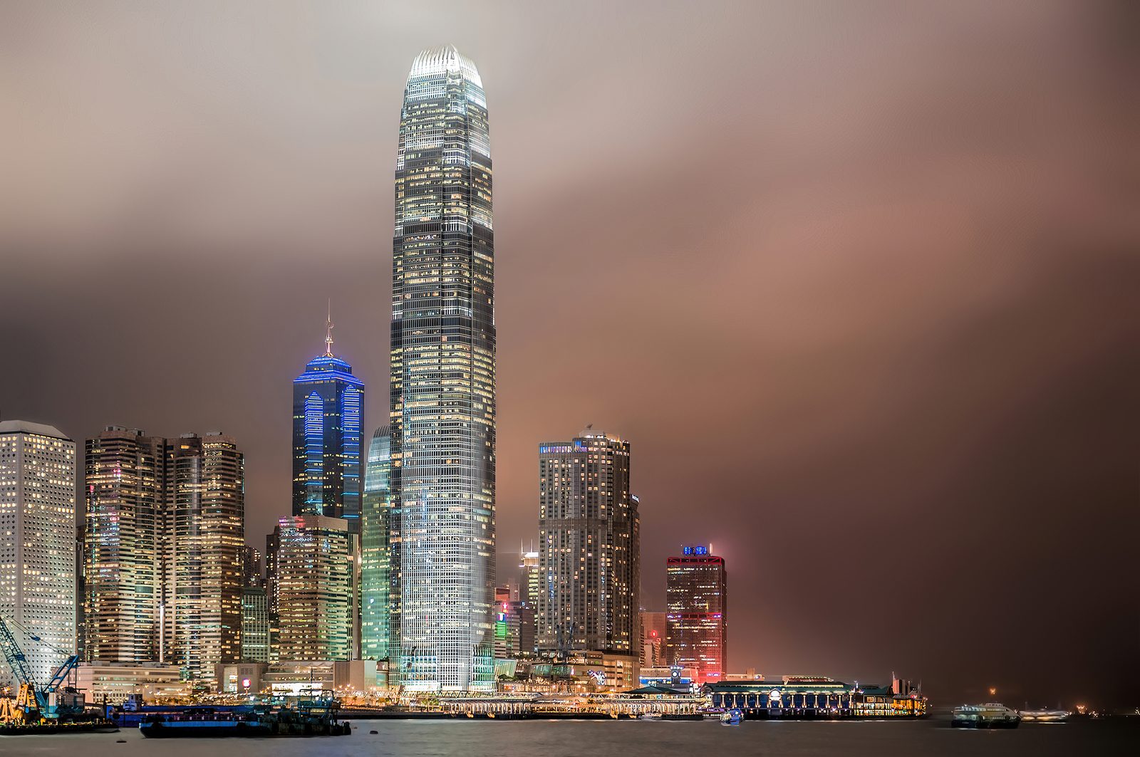 Hong Kong'un Tabut Evleri: Bir Konut Krizinin İnsani Yüzü