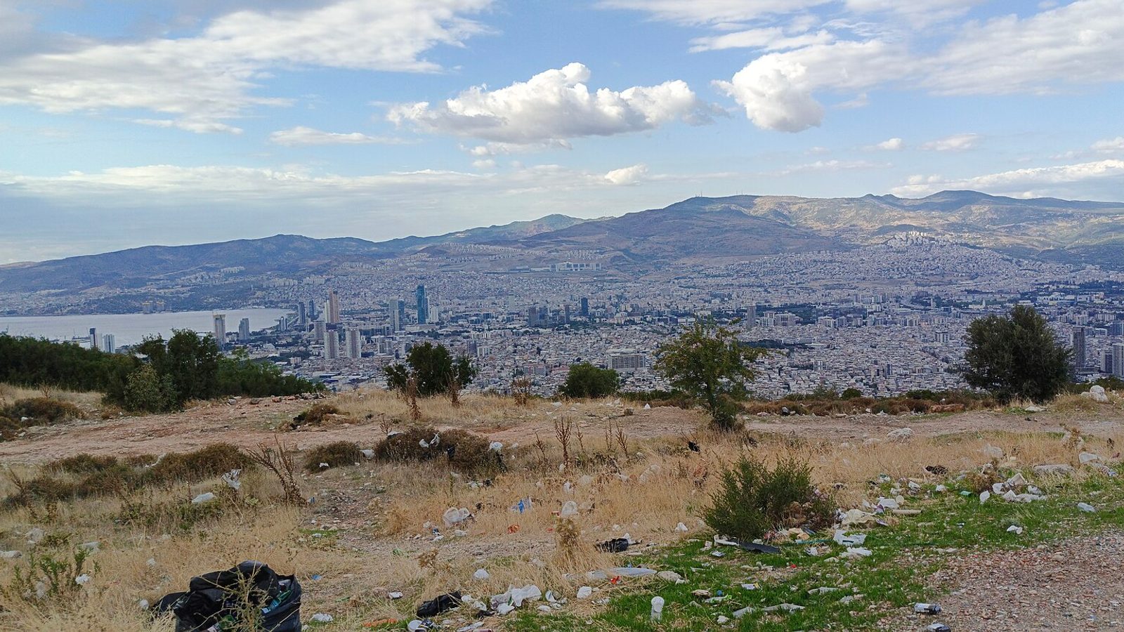 İzmir'in Göbeğinde Gizli Bir Tarih: Buca All Saints Kilisesi ve Levanten Mezarlığı