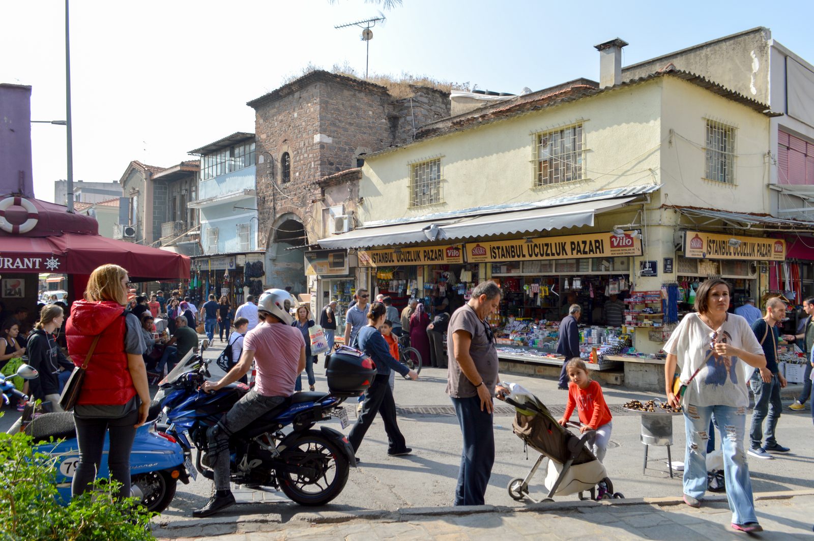 Kemeraltı'nın Efsanevi Simgesi Benzinci Kör Hafız: Gazi mi, Şehir Efsanesi mi?