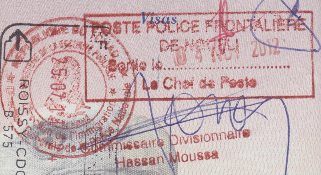 Pasaportunuzdaki Damgalar: Seyahat Özgürlüğünüzü Etkileyen 9 Kritik Durum ve Çözüm Önerileri
