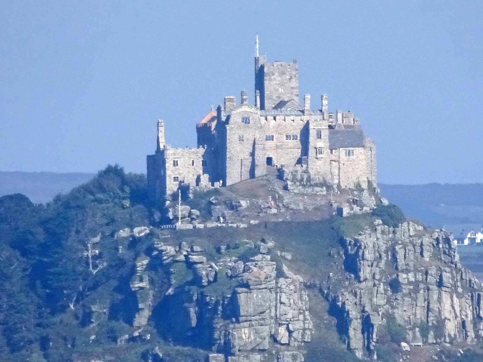 St Michael's Mount'taki Gizemli Sancak: Osmanlı Değil, Sudan'dan Geliyor