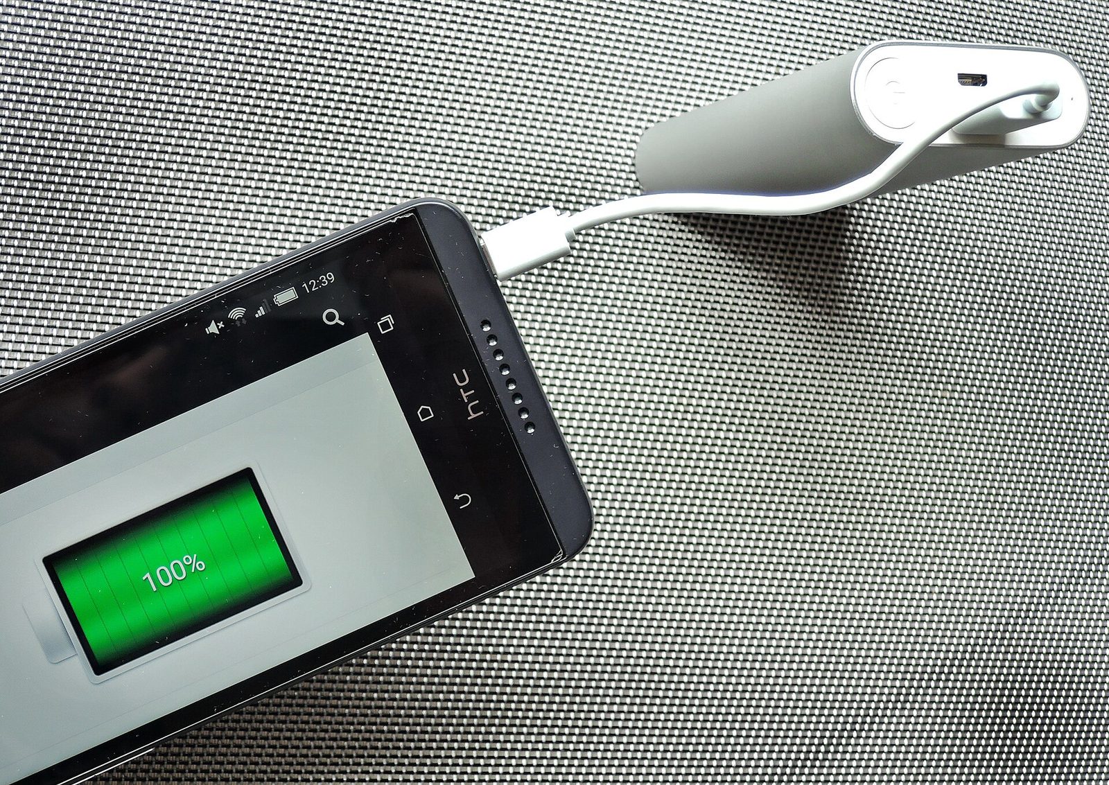 Uçakta Powerbank Yasak mı? 27 Mart 2026'da Değişen Kurallar ve Wh Hesabı