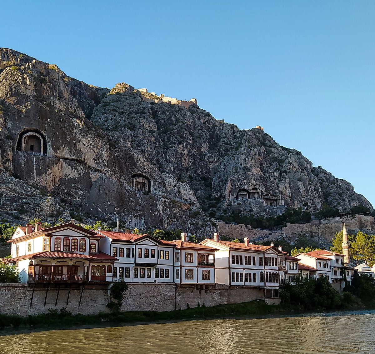 Amasya Gezilecek Yerler: Kral Kaya Mezarları, Yeşilırmak ve