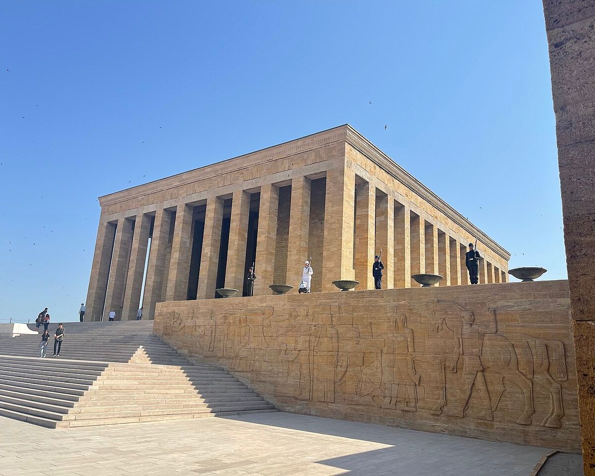 Anıtkabir’in Çatısındaki Tuğ: Son Otağ-ı Hümayün’ün Sembolik
