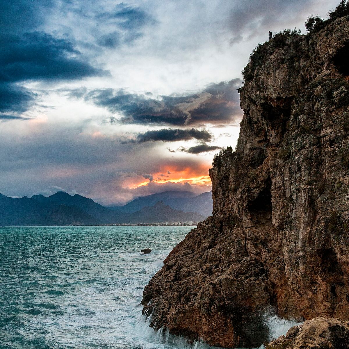 Antalya’ya Ne Zaman Gidilir? Deniz ve Sıcaklık Rehberi
