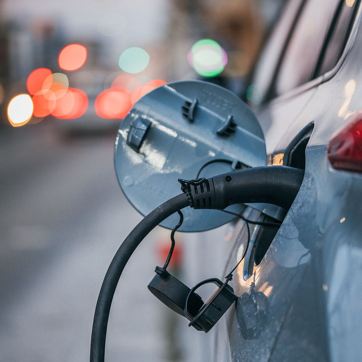 Avrupa’da Elektrikli Araç Kiralamak Mantıklı mı? Şarj, Menzi