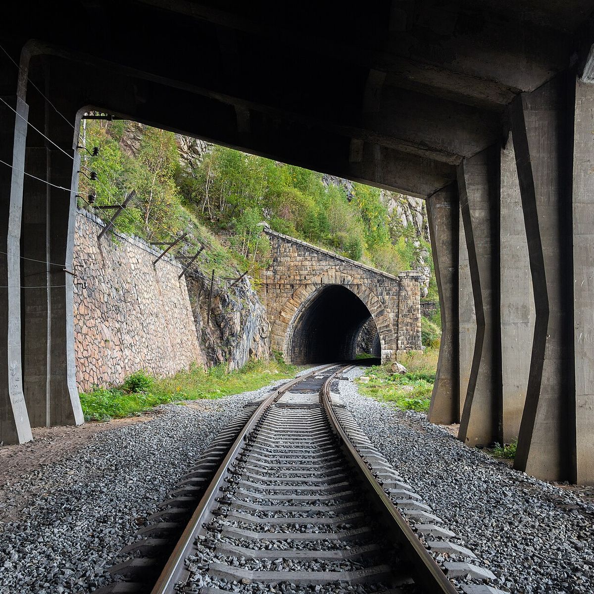 Avrupa’da Tren mi Uçak mı? Hangi Rota Daha Mantıklı?
