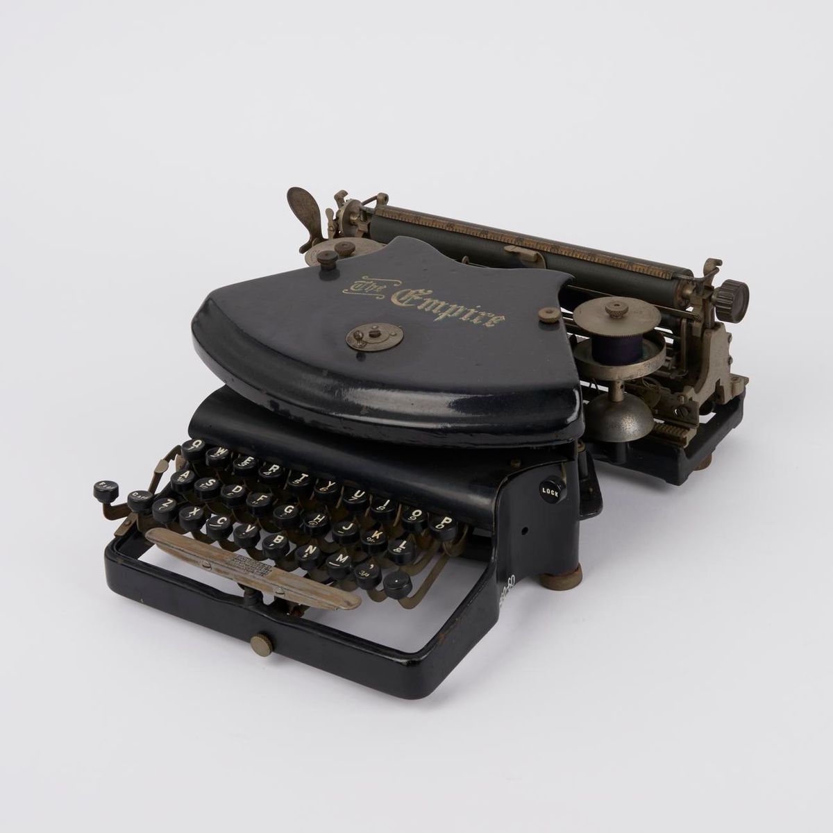 Aziz Nesin'e Dava Açan Kraliçe, Kral ve Şah: 1949'un Unutulm