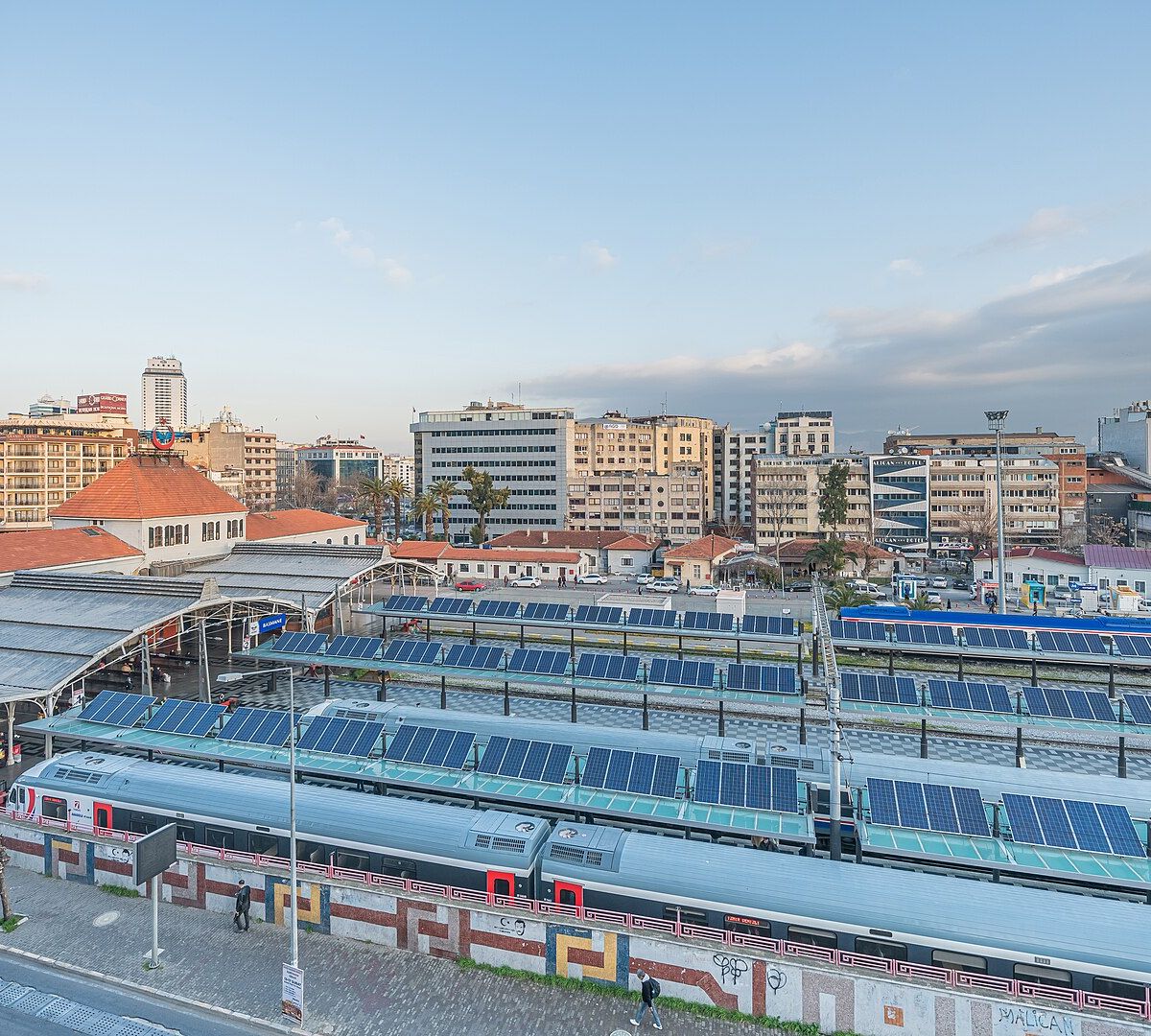Basmane Tren Garı ve Eyfel Kulesi Efsanesi: Gerçekte İzmir G