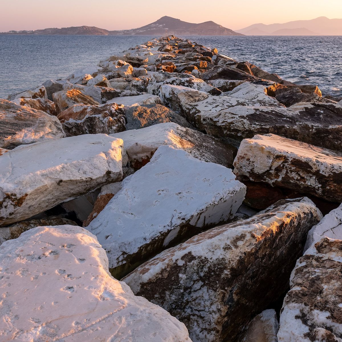 Bizim Kahramanımız, Onların Korsanı: Paros Adası’nda Barbaro