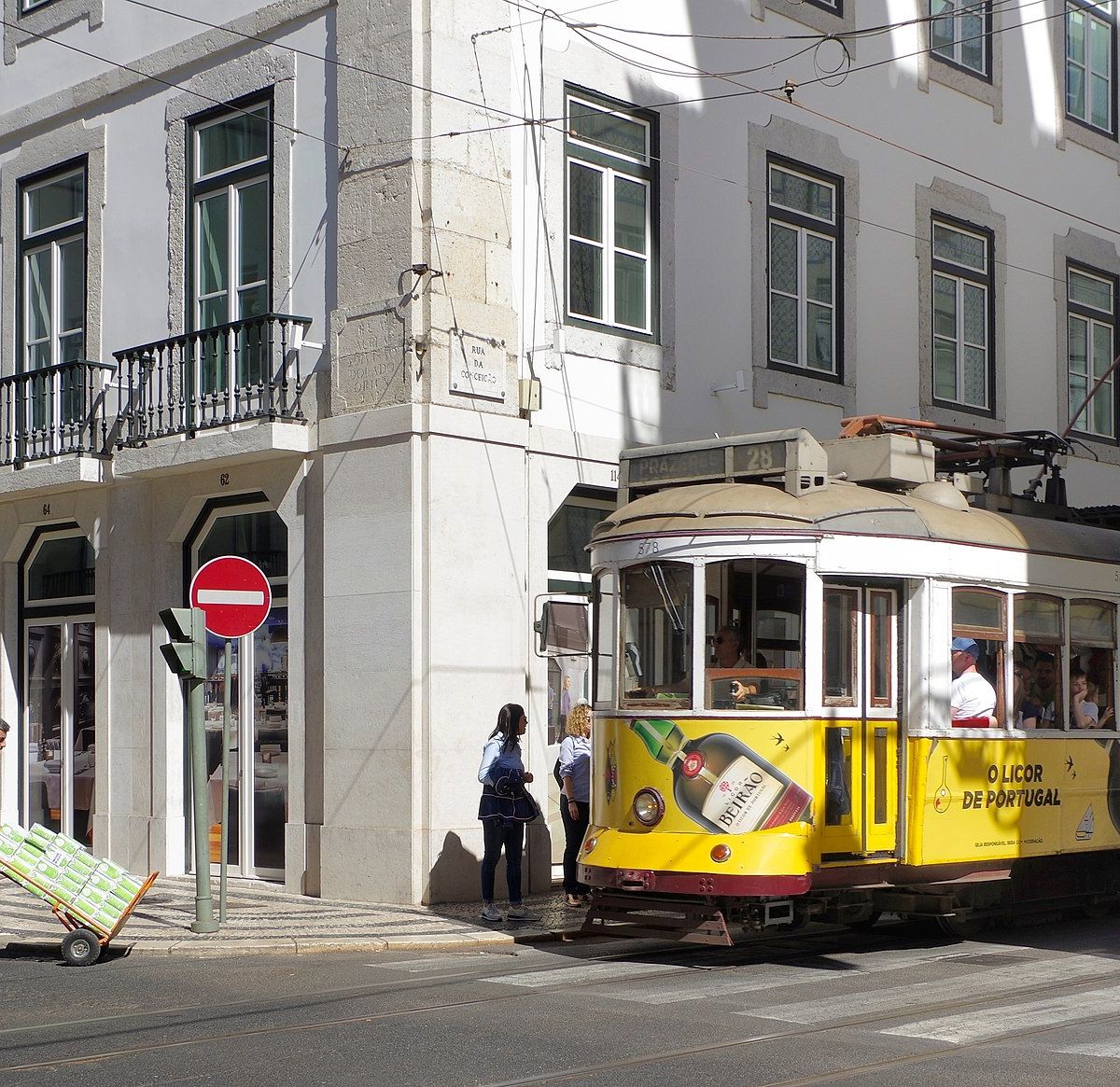 Portekiz’de Hostel Rehberi: Lizbon ve Porto Neden Gezginleri