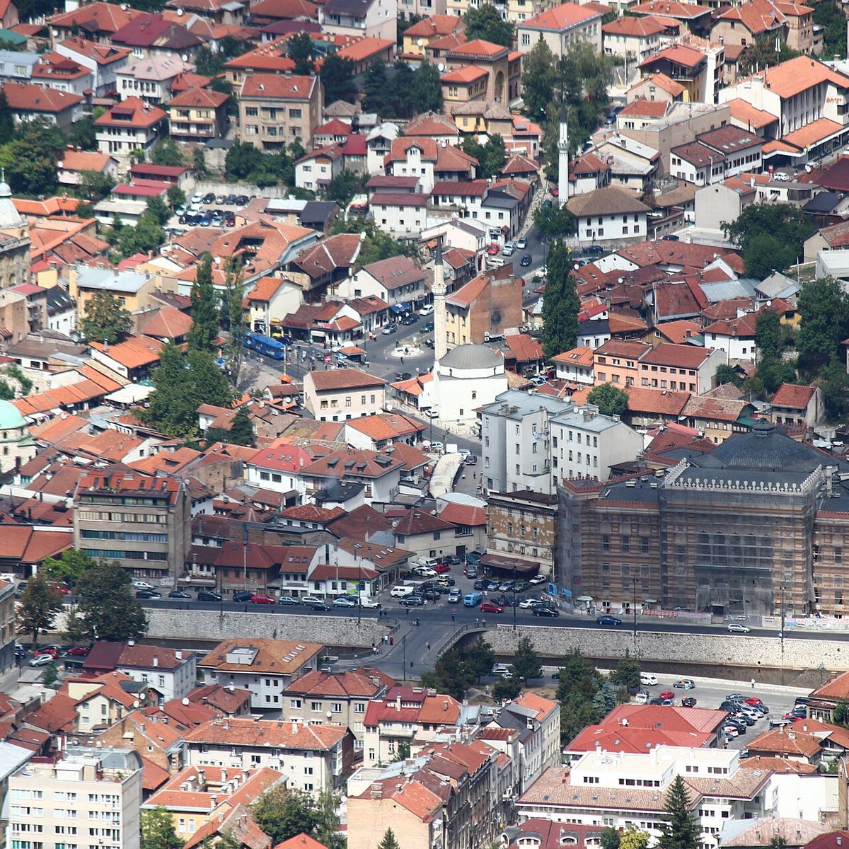 Saraybosna'da Bir Adam Belediyeye İnat Evini Tuğla Tuğla Taş