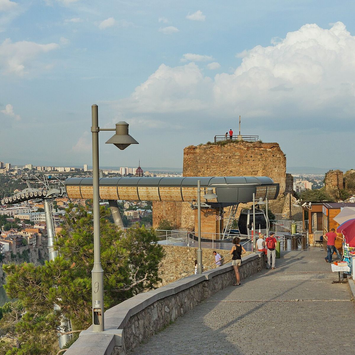 Tiflis Gezilecek Yerler: Eski Şehir, Narikala ve Sülfür Hama