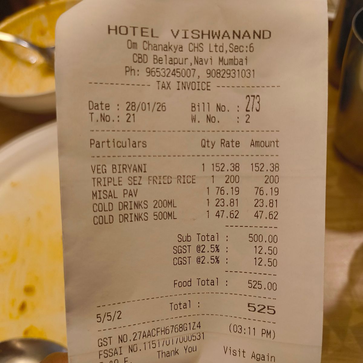 Yurt Dışında Menüde Servis Ücreti Nedir? Hesap Sürprizleri R