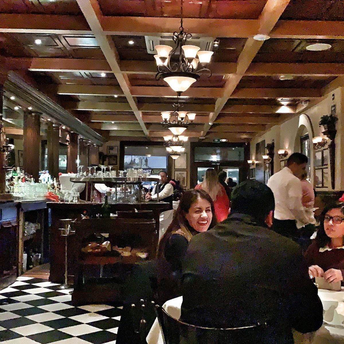 Yurt Dışında Restoran Seçimi Nasıl Yapılır? Turistik Mekanla