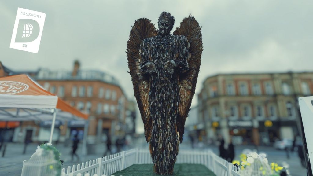 The Knife Angel: Bir Ulusun Bıçak Suçlarına Karşı Anıtı
